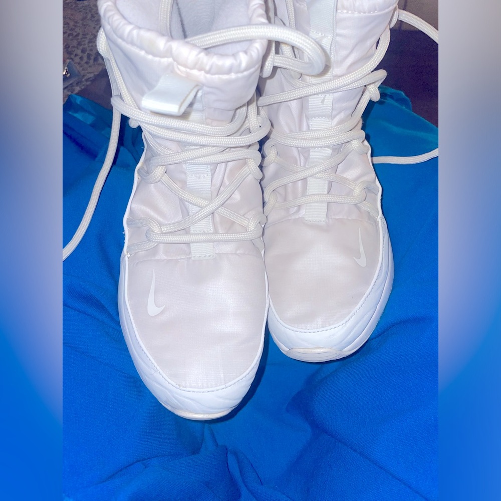 Nike textured comfy